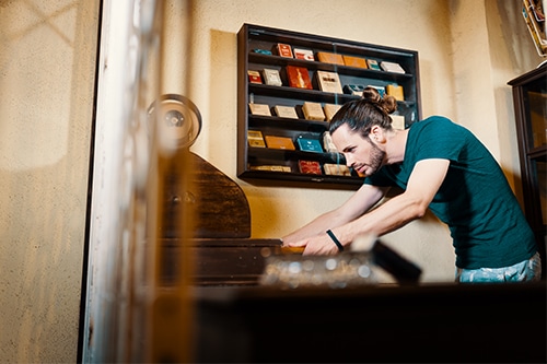 Mann im Escape Room Zurich